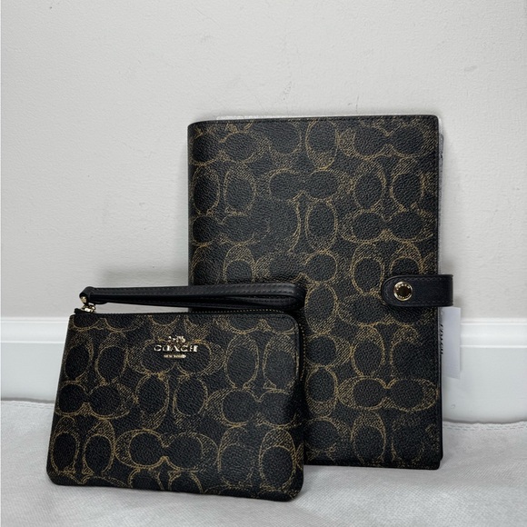 NWT Coach Notebook & Corner Zip Wristlet in Loved Signature Canvas Black/ Gold - Picture 2 of 4